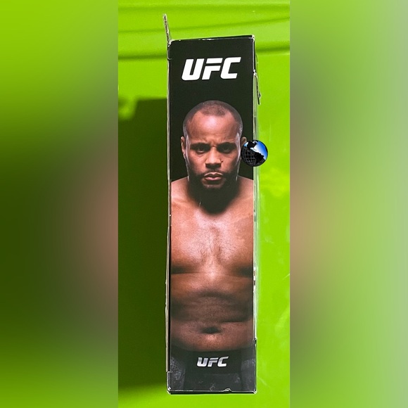 UFC Ultimate Series 2020 Limited Edition DANIEL CORMIER 6IN Collectible Figure - Picture 4 of 13